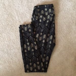 Lularoe Black/Army green Leggings SZ OS